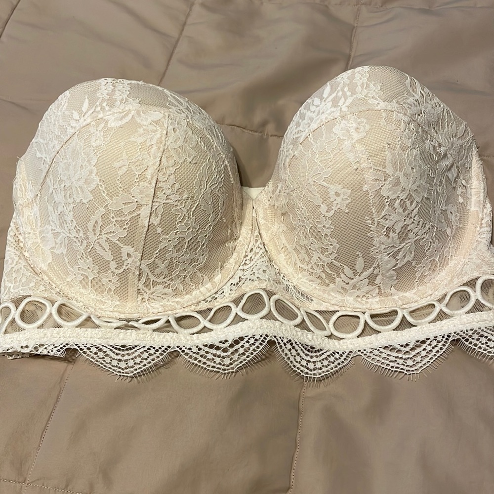 VS Dream Angels lace strapless bra